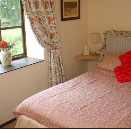 Forge Cottage Merton  외부 사진